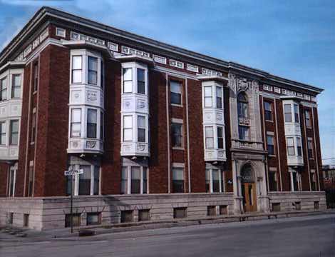Well-maintained historic apartment building in Indianapolis, Indiana